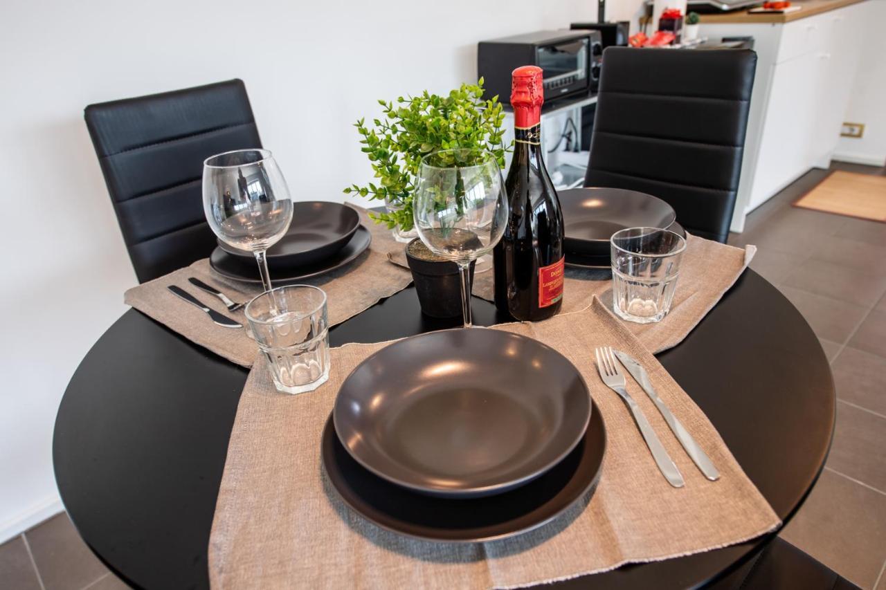 350 M Dalla Stazione L Parcheggio Free L Nova Loft Apartment Parma Ngoại thất bức ảnh