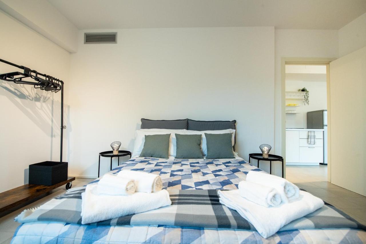 350 M Dalla Stazione L Parcheggio Free L Nova Loft Apartment Parma Ngoại thất bức ảnh