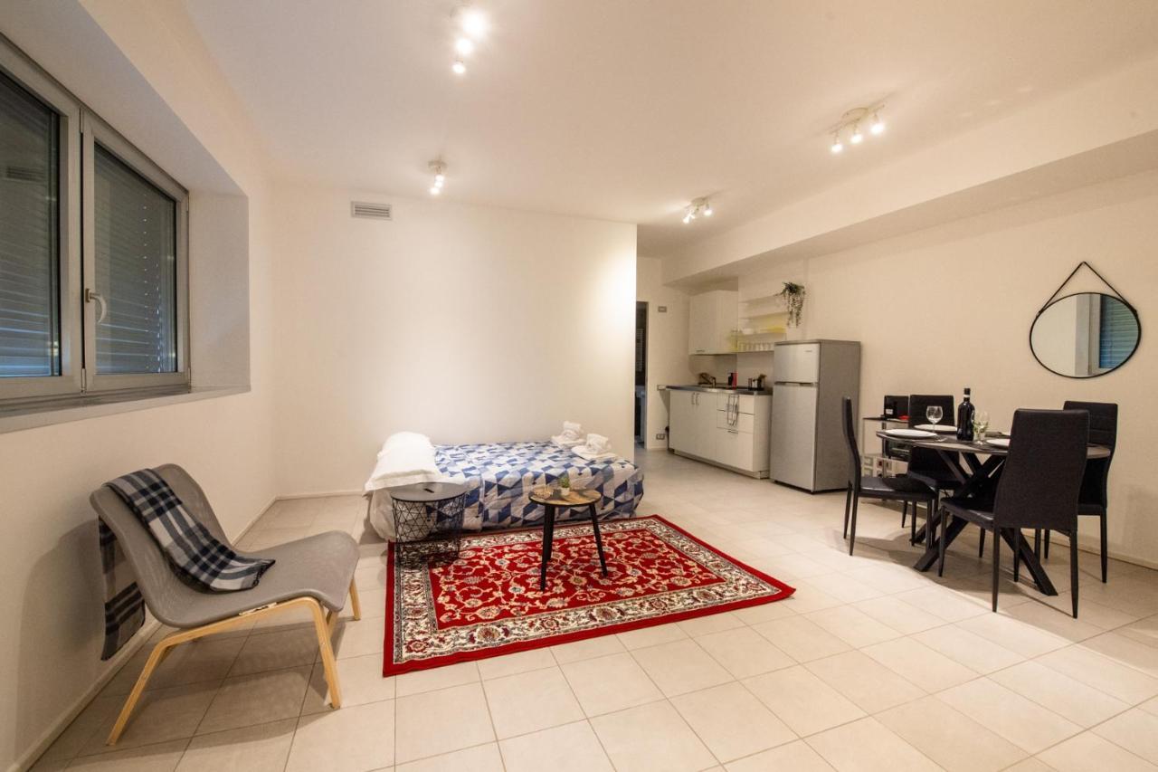 350 M Dalla Stazione L Parcheggio Free L Nova Loft Apartment Parma Ngoại thất bức ảnh