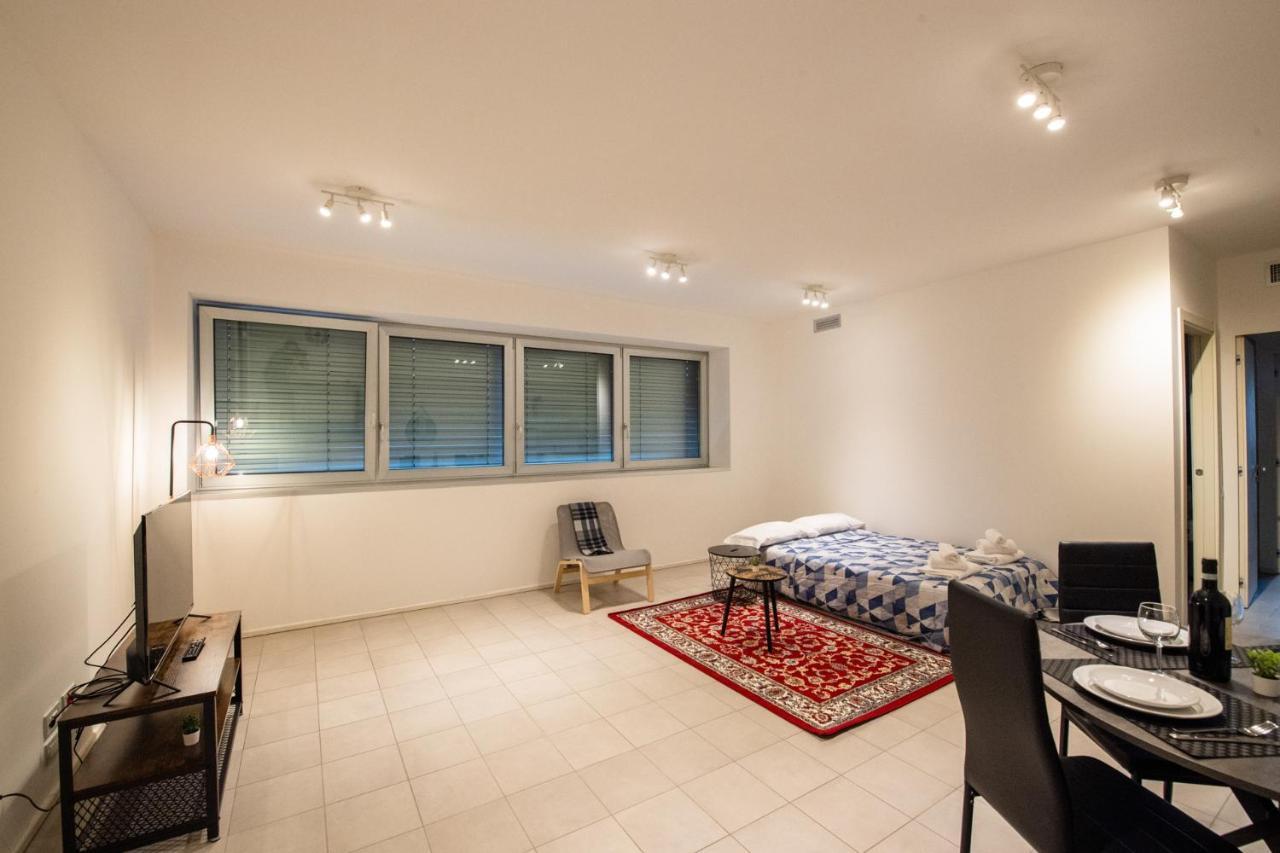 350 M Dalla Stazione L Parcheggio Free L Nova Loft Apartment Parma Ngoại thất bức ảnh
