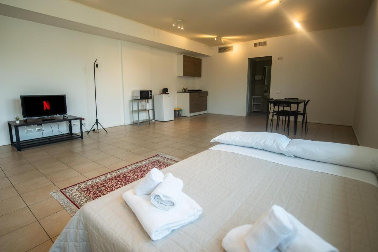 350 M Dalla Stazione L Parcheggio Free L Nova Loft Apartment Parma Ngoại thất bức ảnh